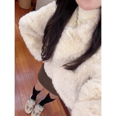 批发冬日童话新款白色羊羔毛<b class='q'>外套</b>女短款牛角扣环保皮草小个子加厚加棉