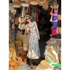 批发纯欲蝴蝶碎花吊带连衣<b class='q'>裙</b>女夏季气质蕾丝花边V领海边度假收腰长<b class='q'>裙</b>