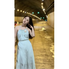 批发温柔系带露腰挂脖<b class='q'>连衣裙</b>女夏季2025新款盐系褶皱立体花朵收腰长裙