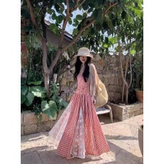 批发蓝白格子拼接蕾丝吊带连衣裙女夏季2025新款收腰A字显瘦大摆长裙