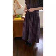 批发紫色圆领宽松A字长袖格纹<b class='q'>连衣裙</b>春秋女格子泡泡袖拼接长款裙子女