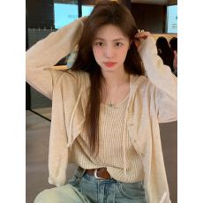 批发已出货 假两件连帽针织开衫女<b class='q'>春</b>秋新款毛衣别致短款上衣设计小众