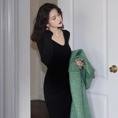 批发已出货 2025年复古V领长袖针织<b class='q'>连衣裙</b>高腰显瘦中长款包臀裙女秋季