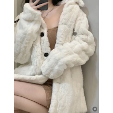 批发已出货 新款高级感<b class='q'>秋</b>冬温柔甜酷羊羔毛绒绒环保皮草短款外套女