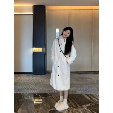 批发已出货 羊羔毛外套女长款大衣过膝设计感仿兔绒皮草加厚宽松立领