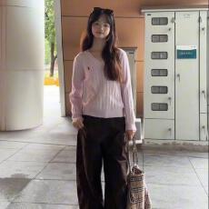 批发已出货 软糯v领刺绣针织毛衣女秋冬松弛感甜美<b class='q'>可爱</b>外穿内搭上衣