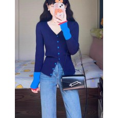 批发已出货 蓝色v领撞色拼接长袖针织开衫<b class='q'>外套女</b>秋冬短款修身内搭上衣