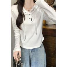 批发已出货 秋冬新款女装打底衫设计小众时尚通勤纯色连帽套头上衣