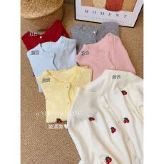 批发立体樱桃拼接撞色设计感开衫女小个子减龄百搭针织衣女