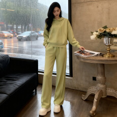 批发休闲<b class='q'>运动</b>套装<b class='q'>女</b>秋冬新款短款抽绳连帽长袖卫衣高腰阔腿长裤两件套