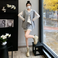 批发松弛感减龄三件套女秋款灰色马甲半身裤<b class='q'>裙</b>蕾丝连帽<b class='q'>T</b><b class='q'>恤</b>三件套显瘦