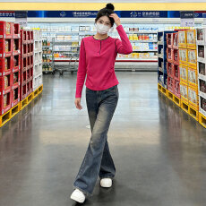 批发女春新款时尚减龄套<b class='q'>装</b>宽松显瘦玫红色圆领长袖上衣牛仔长<b class='q'>裤</b>两件套