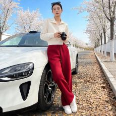 个性简约时尚套装女春季新款杏色立领长袖上衣红色阔腿长裤两件套