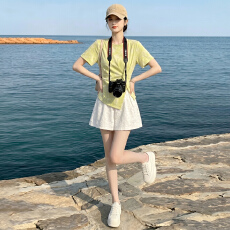 批发时尚简约<b class='q'>套装</b>女夏款收腰显瘦圆领印花开叉短袖上衣蕾丝短裤两件套
