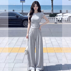 批发港风炸街休闲运动套装女夏洋气显瘦修身圆领短袖上衣长裤两件套潮