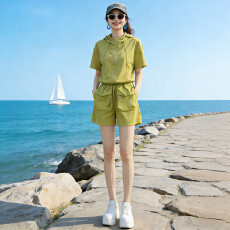 批发时尚简约套<b class='q'>装</b>女夏款宽松显瘦玫连帽短袖上衣双口袋阔腿短<b class='q'>裤</b>两件套