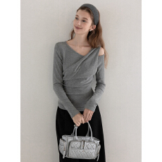 批发韩系斜领露肩<b class='q'>假两件</b>t恤女秋季新款纯欲斜肩修身<b class='q'>上衣</b>