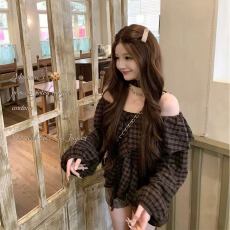 批发法式千金风一字肩收腰格子衬衫女25冬季新款荷叶边不规则显瘦衬衣