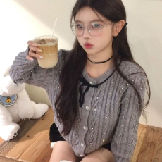 批发2025小香风烫钻长袖针织开<b class='q'>衫</b>女秋冬季千金纯欲气质短款毛衣外套