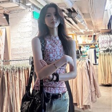 批发法式复古<b class='q'>碎花</b>挂脖背心外穿甜辣妹修身洋气圆领短款无袖<b class='q'>上衣</b>女早秋