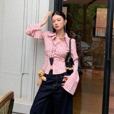 批发多巴胺粉色<b class='q'>格子</b>翻领长袖辣妹风<b class='q'>衬衫</b>女春秋辣妹单排扣修身显瘦上衣