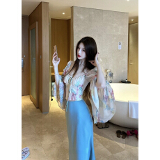 批发纯欲穿搭套装女海边度假休闲绝美<b class='q'>碎花</b>上衣高级方领上衣小众喇叭袖