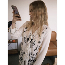 批发轻亚风磨破甜辣薄款长袖衬衫女V领防晒薄款罩衫开衫白色上衣