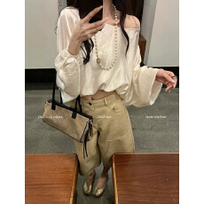 批发网红爆款温柔风一字领<b class='q'>上衣</b>女初秋<b class='q'>泡泡袖</b>宽松显瘦露腰短款长袖小衫