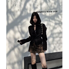批发收腰黑色衬衫女长袖显瘦褶皱设计感上衣搭豹纹<b class='q'>包臀</b><b class='q'>短裙</b>辣妹两件套