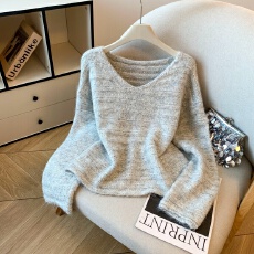 批发实拍法式减龄软糯<b class='q'>套头</b>毛衣女秋冬季新款宽松显瘦慵懒V领软糯上衣