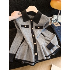 批发实拍高级感收腰荷叶边毛衣针织衫女秋冬新款气质撞色单排扣上衣