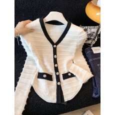 批发实拍设计感撞色条纹长袖<b class='q'>针织</b>毛衣女春季新款修身百搭打底衫<b class='q'>上衣</b>