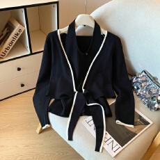 批发实拍早春季设计感挂脖长袖毛衣针织开衫女显瘦韩系叠穿两件套上衣