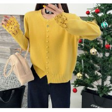 批发真现huo❤️韩版别致纽扣<b class='q'>针织</b><b class='q'>开衫</b>女冬新款洋气镂空袖口长袖毛衣