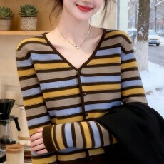 批发时髦减龄撞色条纹针织衫女V领长袖慵懒风百搭显瘦