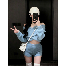 批发秋冬穿搭设计感<b class='q'>不规则</b>短款长袖<b class='q'>针织衫</b>毛衣独特短裤热裤靴裤套装女