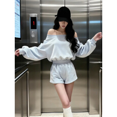 批发韩系一字肩运动套装女秋冬新款浅蓝色<b class='q'>休闲</b>卫衣高腰短裤两件套穿搭