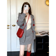批发2025<b class='q'>秋</b>冬韩版穿搭设计感灰色针织开衫外套女包臀短裙套装女