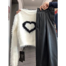 批发早春穿搭韩系设计感百搭短款减龄爱心针织毛衣女