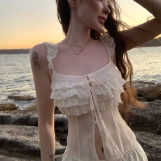 批发甜美风白色蕾丝花边吊带背心女夏季时尚百搭修身显瘦纯欲辣妹<b class='q'>上衣</b>