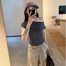 批发新款女<b class='q'>装</b>夏设计感辣妹斜肩卷边短袖<b class='q'>上衣</b>高腰条纹休闲<b class='q'>裤</b>子套<b class='q'>装</b>