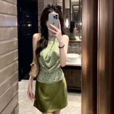 批发温柔风波点<b class='q'>无袖</b>荡领吊带背心绿色短裙女夏季松弛感高级感轻奢套装