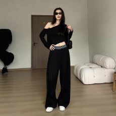 批发不规则一字肩斜肩长袖T恤女夏松弛感露脐短款上衣九分微喇裤<b class='q'>套装</b>