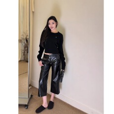 批发<b class='q'>新款</b>早秋穿搭高级感黑色长袖针织短款上衣黑色高腰七分裤套装