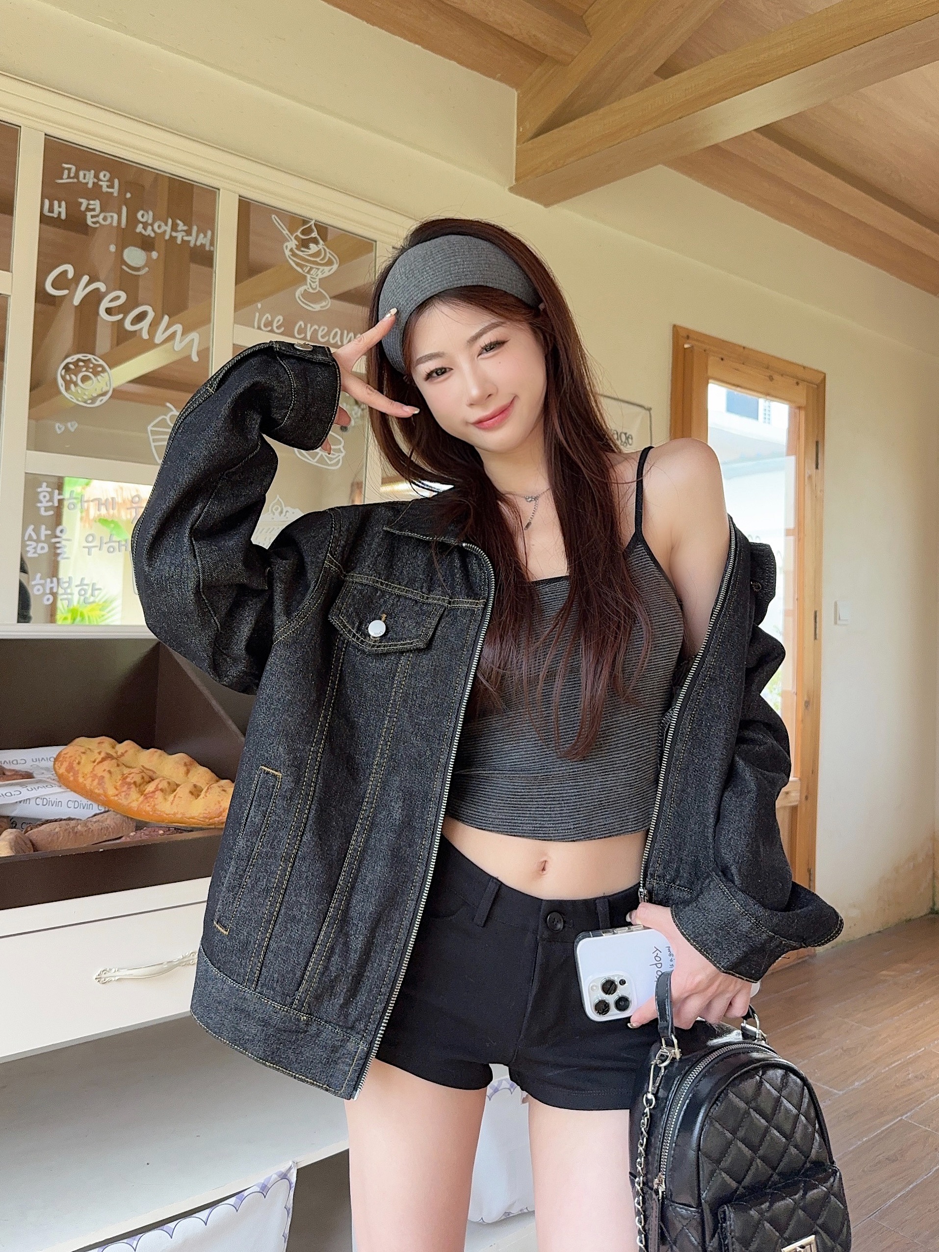 실사 검정색 데님 작은 대중 디자인 섹션 쇼트 스타일 루즈핏 데님 재킷