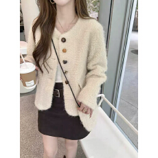 批发韩系羊羔毛绒外套2025冬季小众设计艺术各异单排扣百搭上衣配包包