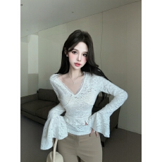 批发【广州原版面料】蕾丝镂空喇叭袖上衣秋冬新款法式气质修身显瘦女