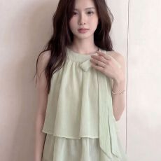 批发独特漂亮<b class='q'>雪纺上衣</b>女夏新款肌理感纹路侧边蝴蝶结绑带挂脖层层小衫