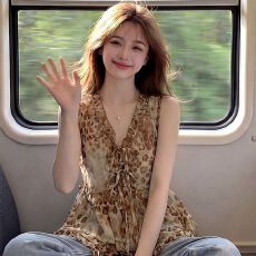 批发轻熟豹纹<b class='q'>印花</b>吊带女夏季荷叶边V领辣妹上衣外穿宽松显瘦<b class='q'>雪纺</b>背心