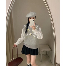 批发2025秋季立体针织衫勾花毛衣背心宽松设计感背心叠穿坎肩马夹上衣